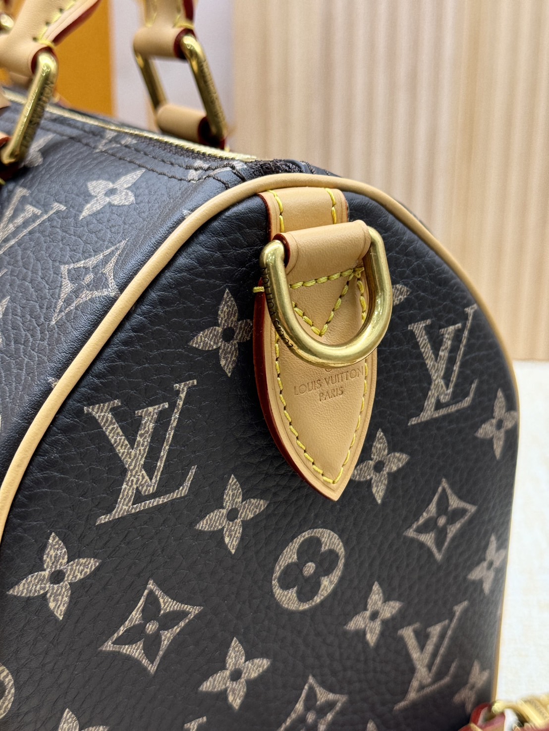 RUNWAY LV Speedy P9 Bandoulière 25 Soft Leather กระเป๋าสะพายสปีดี้รุ่นใหม่หรูหรา เกรดท็อปวีไอพี เกรดดีสุด 1:1 หนังแท้สวยงาม เก็บทุกรายละเอียด ใช้สลับแท้ ผ่านทุก ตม. ใช้งานต่างประเทศได้