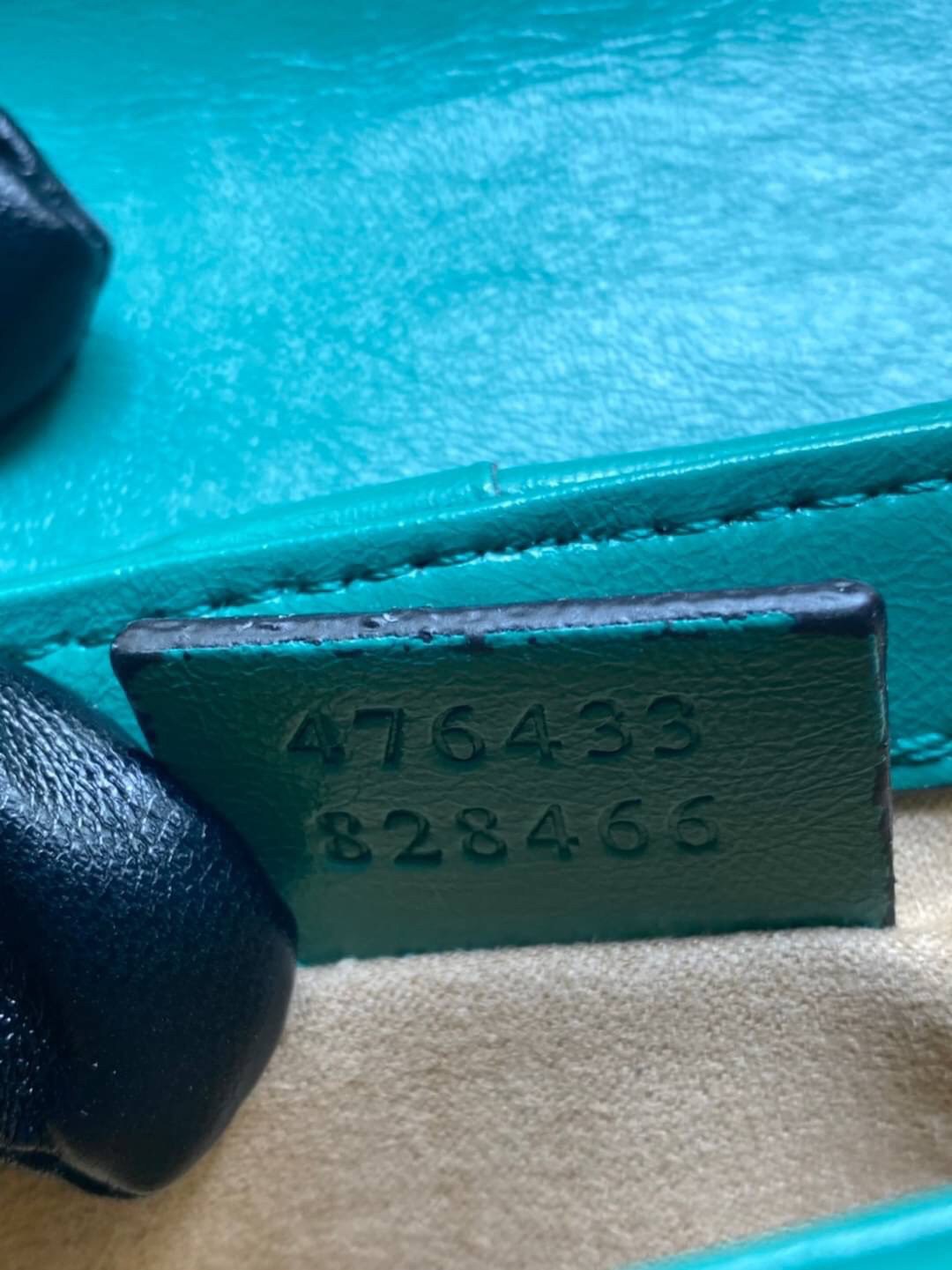 หนังแท้ VIP GIFT 】GUCCI GG Marmont super bag [mini & small] กระเป๋าสะพายข้าง โทนสีสดใสเล่นสีทูโทนตัดกันอย่างลงตัว เฟี๊ยดมากค่ะ ไซส์กะทัดรัด พกพาง่าย น้ำหนักเบา ดีไซน์สวย ภายในโล่งกว้าง มาพร้อมสายสะพายโซ่อะไหล่ทองในตัว ปรับใช้ได้ทั้งแบบสะพายเดี่ยว และสะพาย