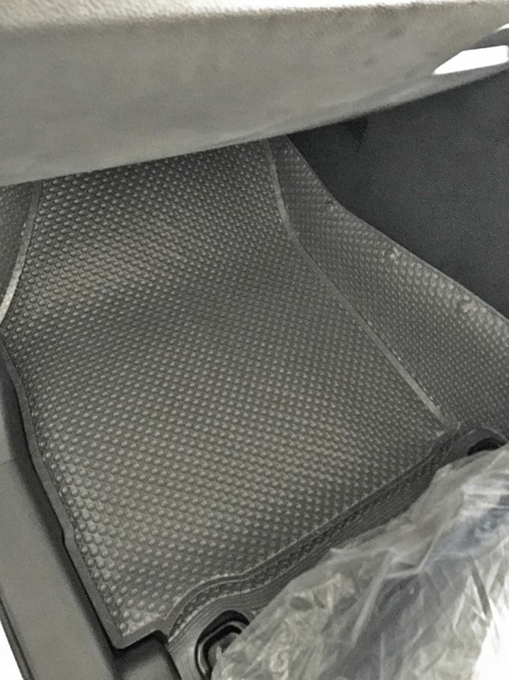 พรมกระดุมเม็ดเล็ก XPANDER รุ่นรีดขอบ สีเทาเข้ม เต็มคัน +ปิดเบาะเเถว3ลายหนังเรียบ