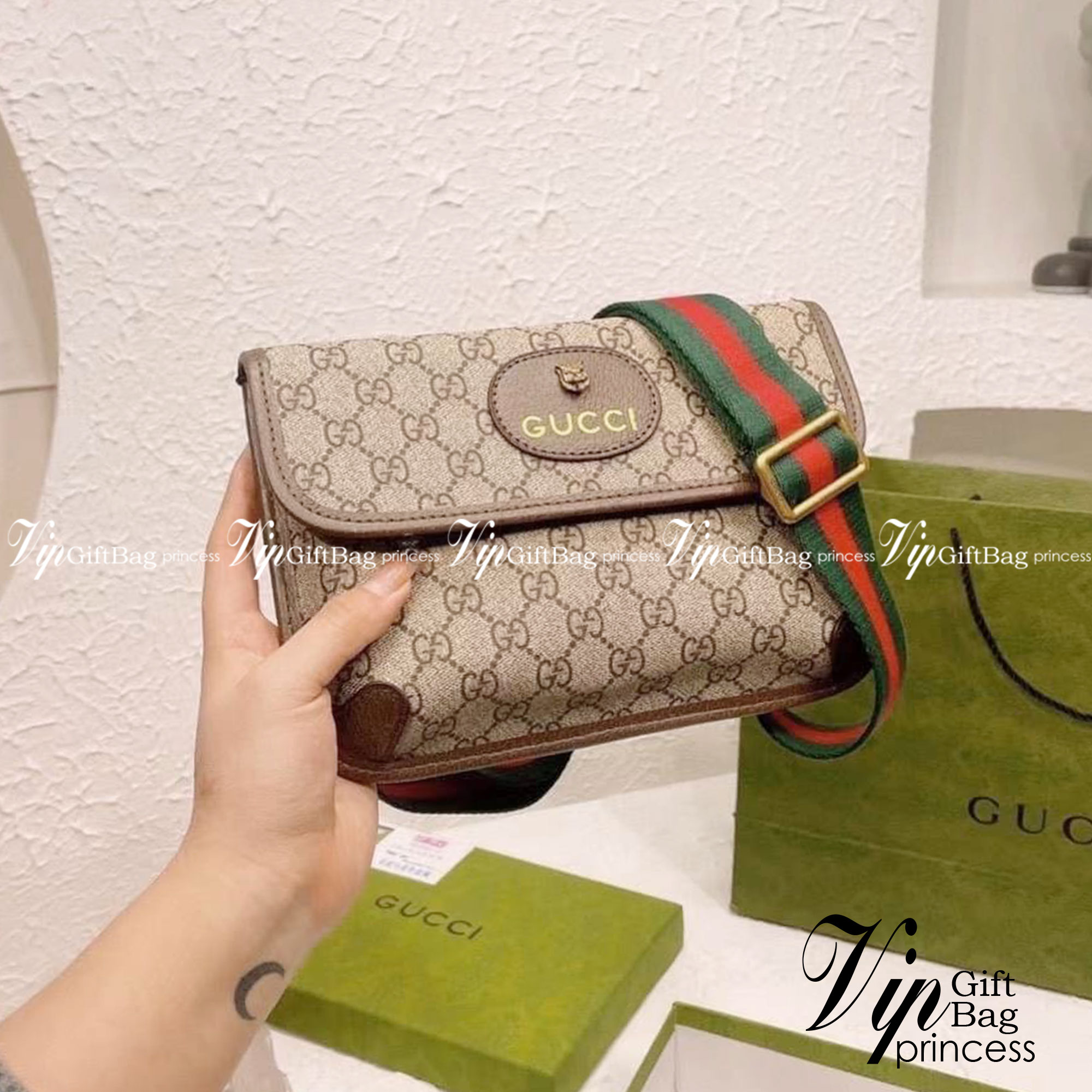 Gucci Neo Vintage small messenger bag / Gucci GG Supreme Canvas Tiger Head Chest Bag อีกหนึ่งในสัญลักษณ์ที่สำคัญของแบรนด์ วัสดุแคนวาสโมโนแกรมสวยงาม ใช้ได้ทั้งชายหญิง ภาพถ่ายจากงานขายจริง ใช้งานต่างประเทศได้