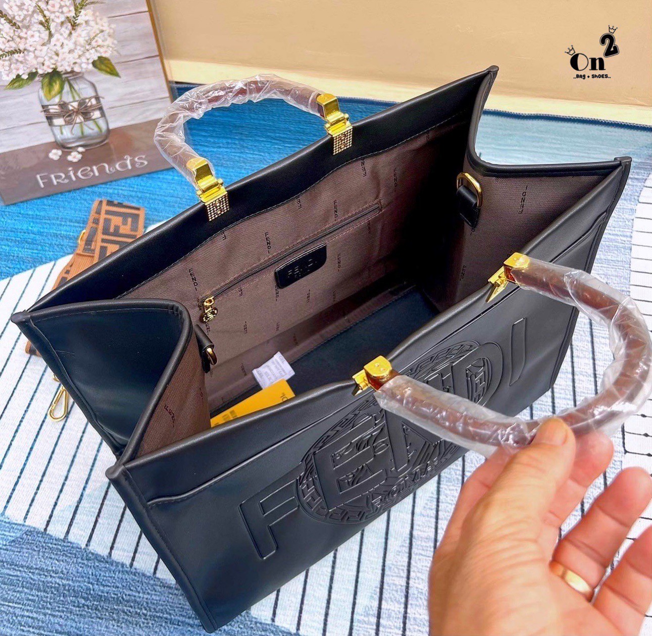 Fendi x Versace Shopping bag / FENDI Tote bag กระเป๋าสะพายทรงโท้ท ใบใหญ่ อะไหล่สีทองหรูหรา ใช้งานได้ทุกลุค เกรดงานสวย ใช้ได้ Everyday Look เลยค่า