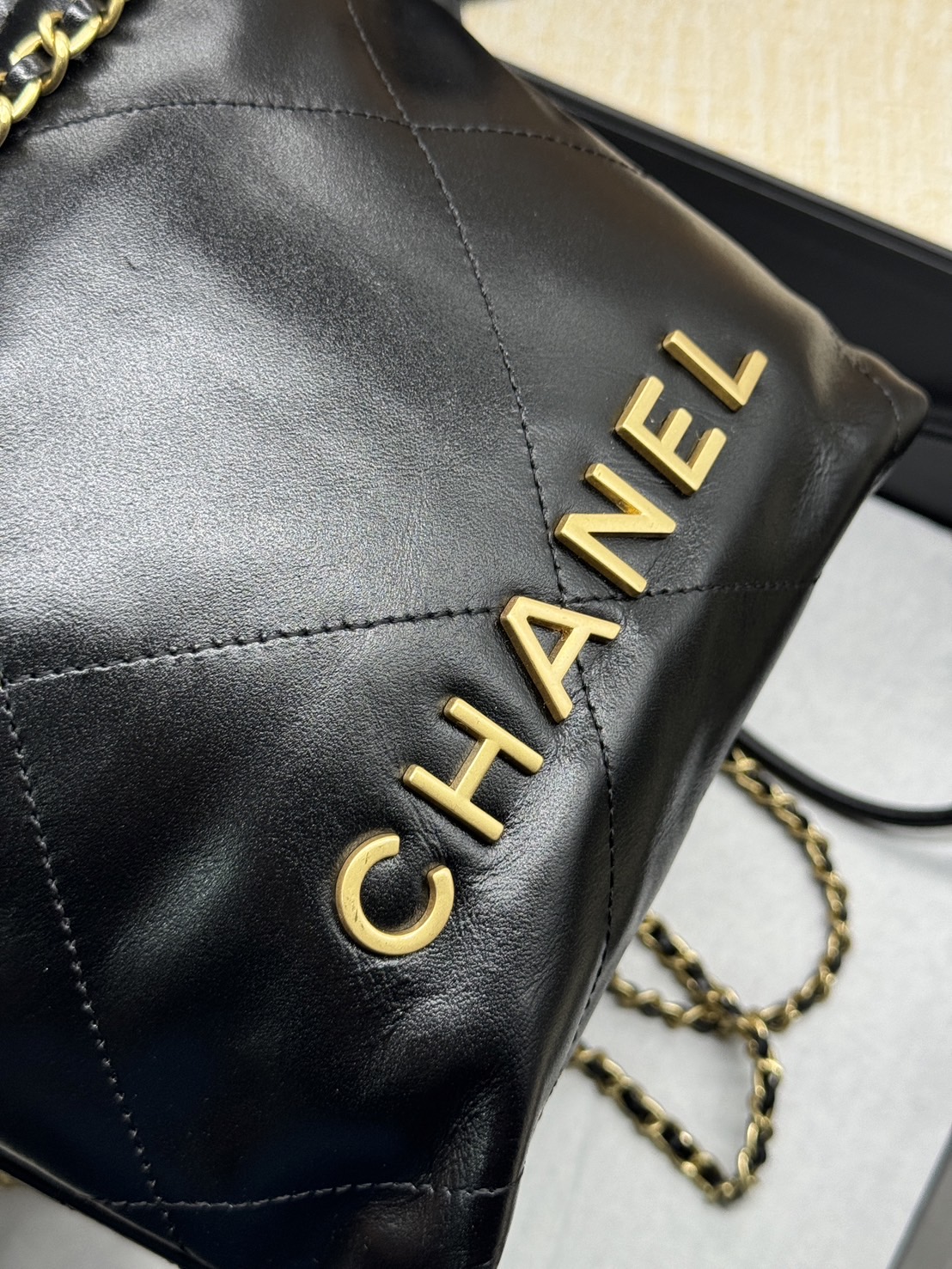 Chanel 22 Mini Handbag With Pearl Chain กระเป๋าทรงโท้ท เกรดออริ สลับแท้ 1:1 ใช้งานต่างประเทศได้