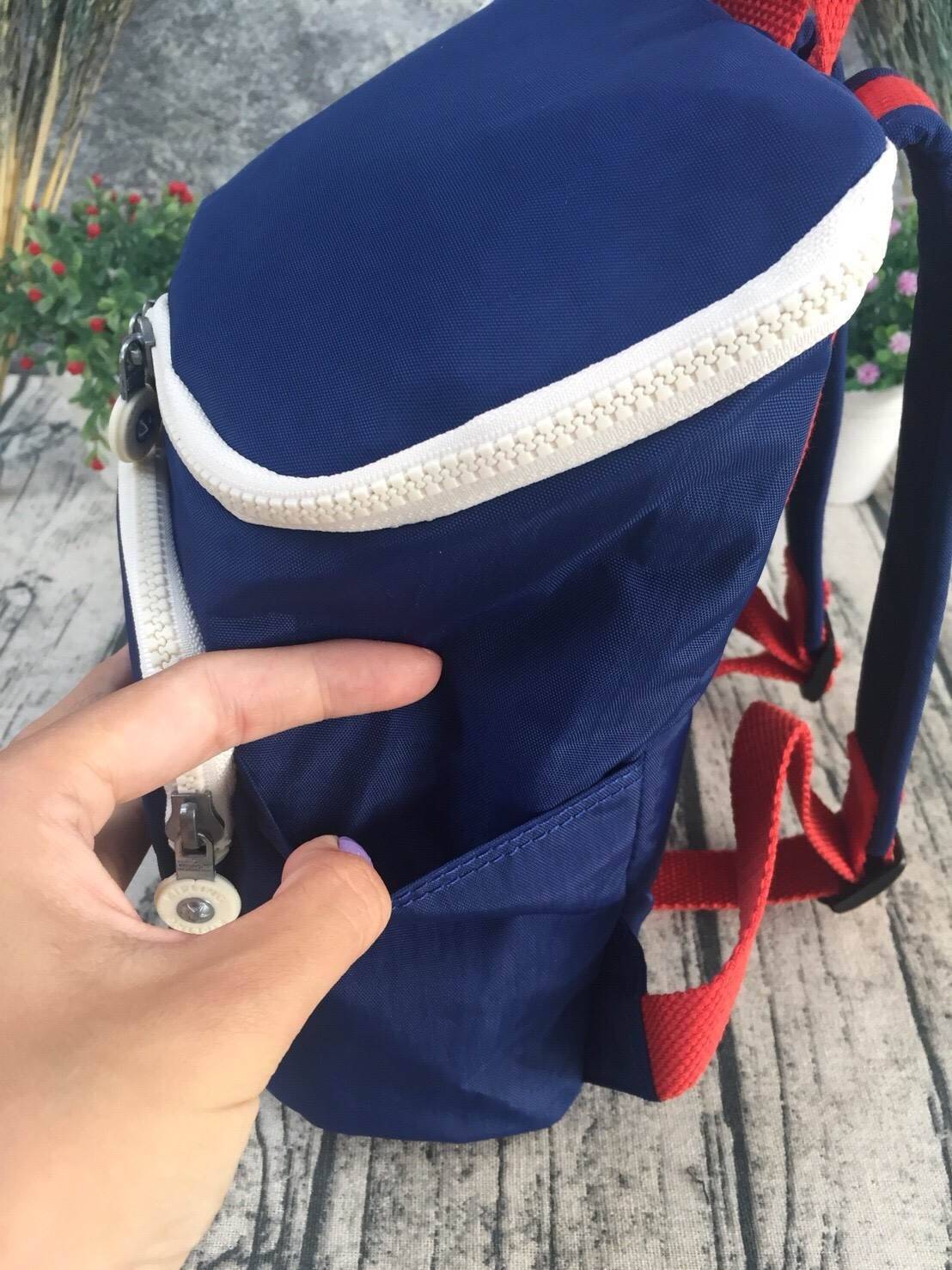 กระเป๋าเป้ Blakeney ไซส์ S จาก KIPLING ที่ออกแบบมาสำหรับผู้หญิง มาพร้อมดีไซน์เบาะรองรับหลัง ซึ่งเหมาะสำหรับ active lifestyle สามารถเก็บของได้อย่างจุใจแต่มีน้ำหนักเบา รวมถึงมีคุณสมบัติกันน้ำช่วยป้องกันให้ของในกระเป๋าปลอดภัยไร้กังวล