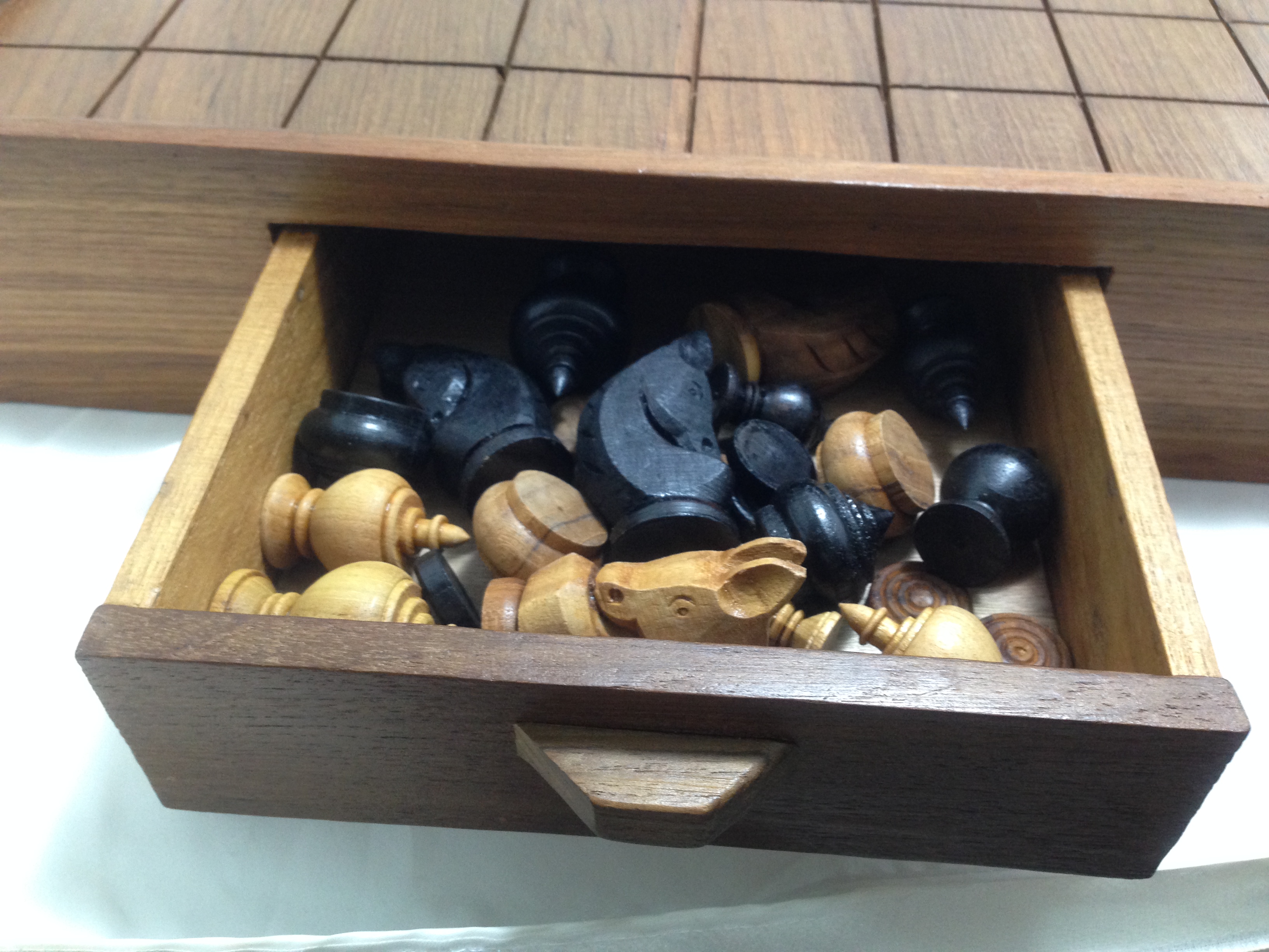 ชุดหมากรุกไทยไม้สักพร้อมกล่องไม้สักและกระดานไม้สักเซาะร่องมีลิ้นชัก