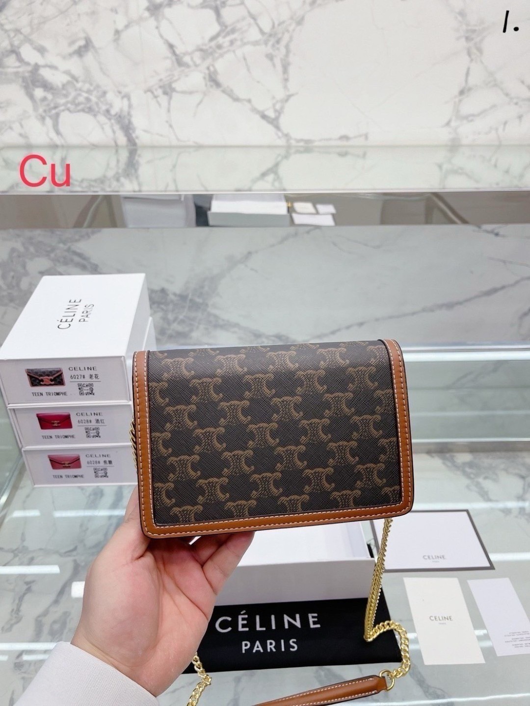 CELINE triomphe margo wallet on chain กระเป๋าสะพายสวยอยู่ทรงตั้งได้ รูปทรงย้อนยุคสไตล์วินเทจลัคชู ดีไซน์เอกลักษณ์ ขนาดกำลังดี