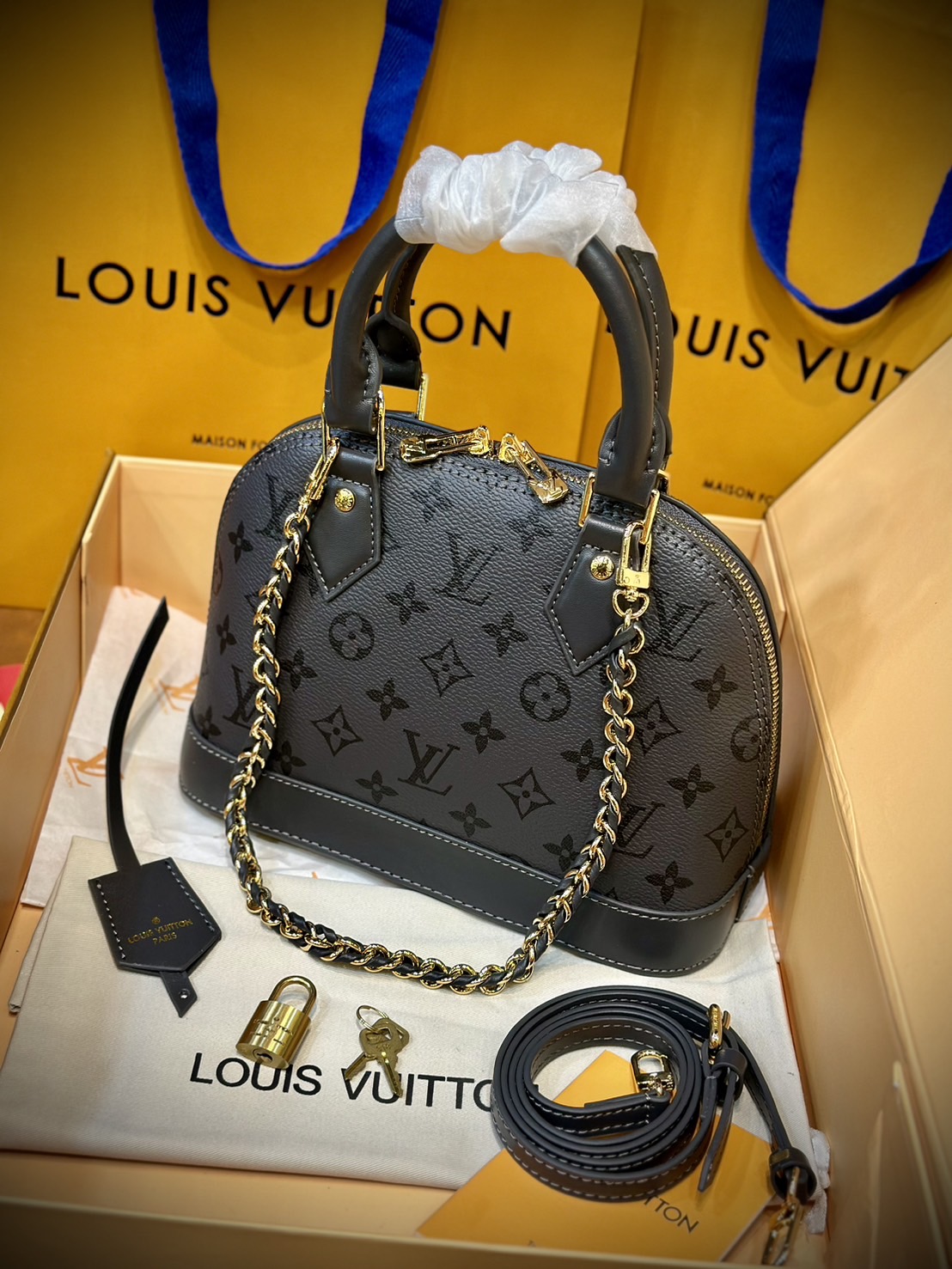 LV Alma BB Gris Trianon bag กระเป๋าสะพายสีใหม่โทนเทา เอกลักษณ์สะท้อนความเลอค่าสง่างาม เกรดออริ ใช้งานต่างประเทศได้