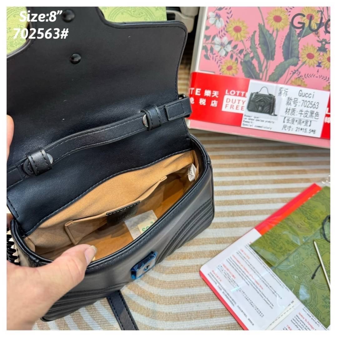 GUCCI GG Marmont mini top handle bag กระเป๋าสะพายข้างรุ่นคลาสสิค ดีไซน์ใหม่พร้อมหูจับในตัว ใช้งานง่าย สายสะพายยาวถอดได้ ถือออกงานก็ปัง