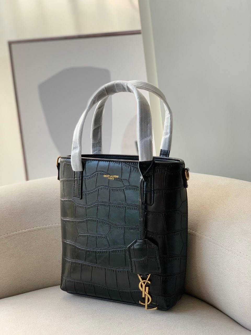 Large YSL CROC TOTE / YSL Toy croc-effect leather tote bag พร้อมส่งครบสองไซส์ *คู่ดูโอ้ สวยแบบตะโกนนน YSL BAG VIP วัสดุหนังสังเคราะห์ หนังนิ่มลายจรเข้เต็มใบ สวยหรูมาก