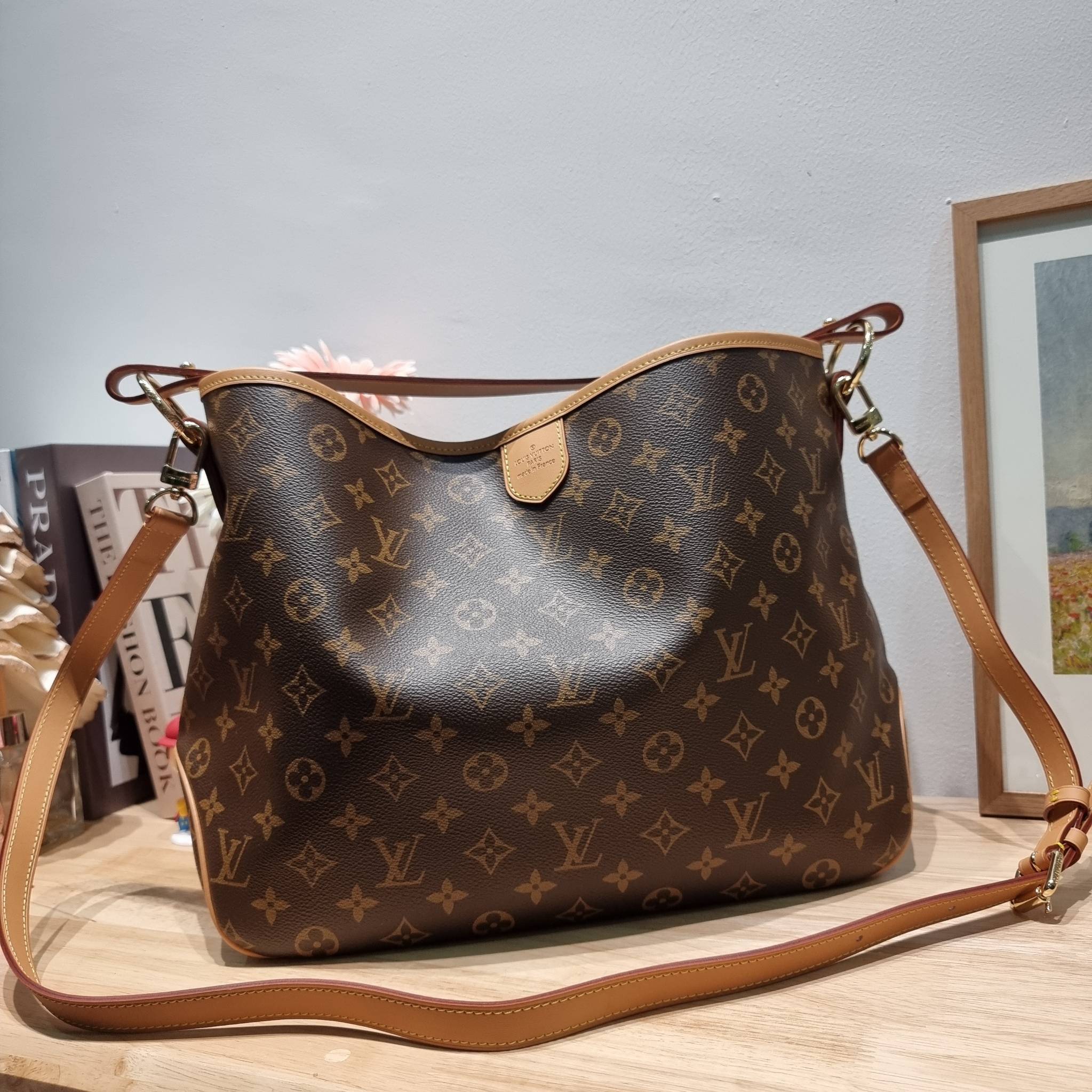 LV delightful bag / LV CARRYALL Monogram Canvas / LV Shopping Bag กระเป๋าทรงโท้ทใบใหญ่ ขนาดจุได้แบบล้นๆ รอบนี้จัดใบลูกมาให้อีก พิเศษที่สุด!! สมใจใครที่มองหากระเป๋าใบโปรด มีตะขอเกี่ยวที่ปากกระเป๋า และยังมาพร้อมสายสะพาย 2 แบบ