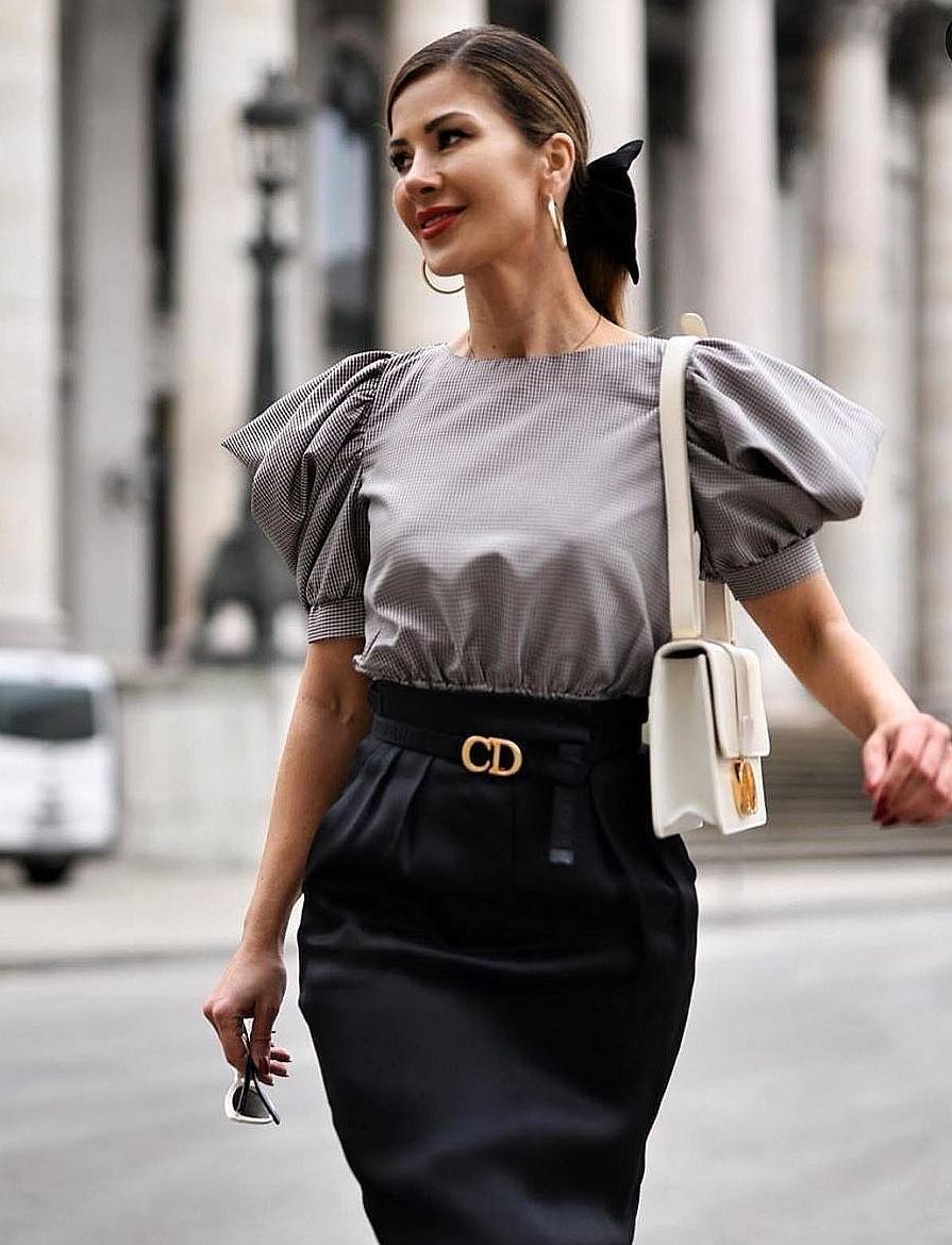 Christian Dior Belt Embossed "CD" 3D Logo VIP Gift With Purchase (GWP) เข็มขัดหนังแท้พรีเมี่ยมกิ๊ฟ Limited จาก Christian Dior Perfume Dutyfree ดีไซน์สุดคลาสสิคสไตล์ Vintage วัสดุ 3D Gold metal สายหนังสีดำปรับระดับได้ เข้าได้กับทุกลุ๊คสไตล์การเเต