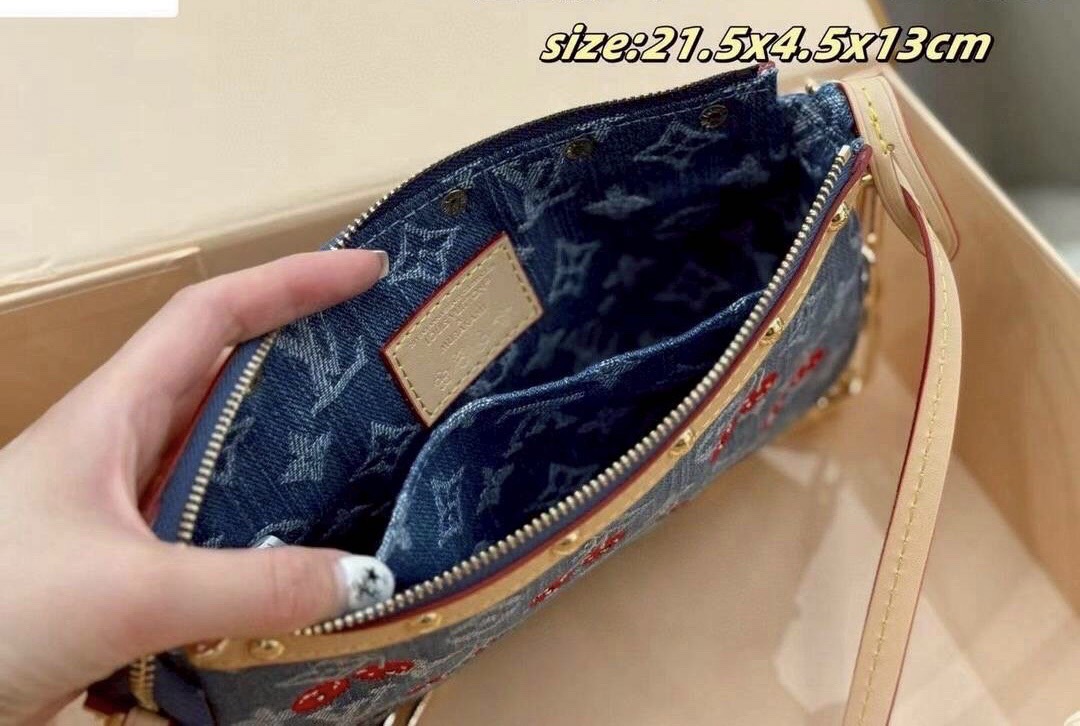 LV x TM Pochette Accessoires bag Monogram cherry denim 20cm กระเป๋าถือทรงพอชดีไซน์สวยอัพลุคไฮน์ ถือหรือคล้องไหล่ได้สวยและโดดเด่นมีชีวิตชีวา ด้วยเดนิมวินเทจปักลายเชอร์รี่สีสันสดใสสะดุดตาสะท้อนสไตล์ไอคอนิก