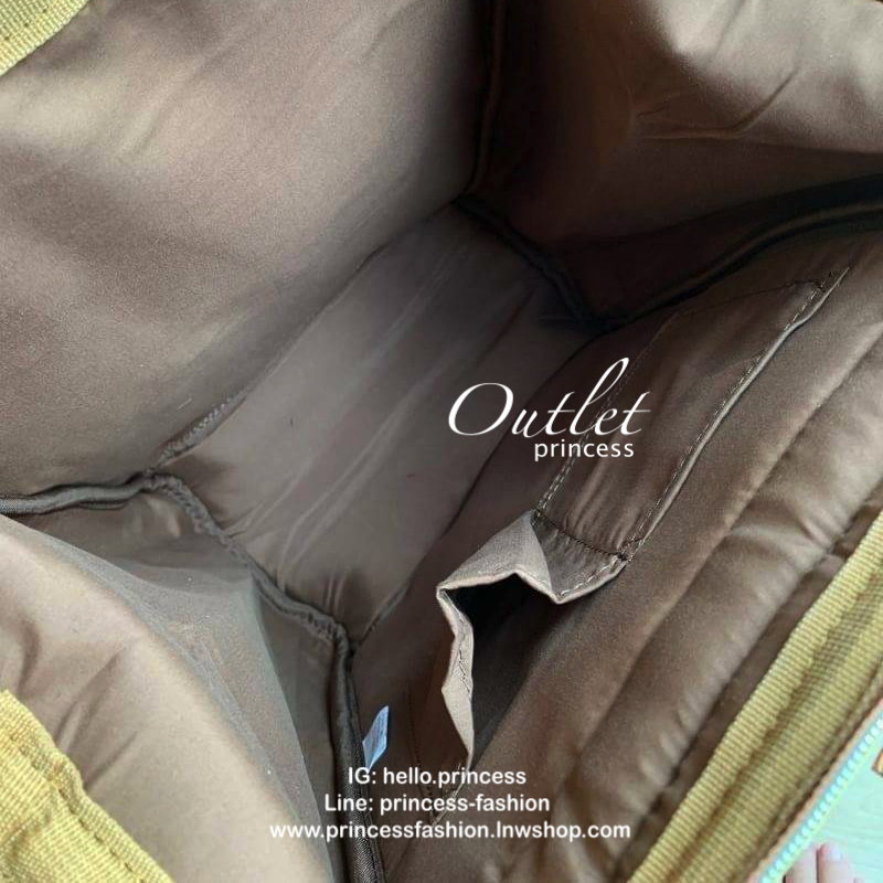 Anello polyurethane leather rucksack รุ่น Mini และ Classic กระเป๋าเป้จากแบรนด์เล็กๆมาสู่แบรนด์ดังทั้งในไทยและญี่ปุ่น วัสดุหนังpuแต่งลายหินอ่อนหนังนิ่ม กันน้ำได้ ภายในมีช่องเล็ก2ช่อง เปิดปิดด้วยซิปคู่ ปากกระเป๋าเป็นโครงสะดวกต่อการหยิบจับของภายใน ด้านข้างมี