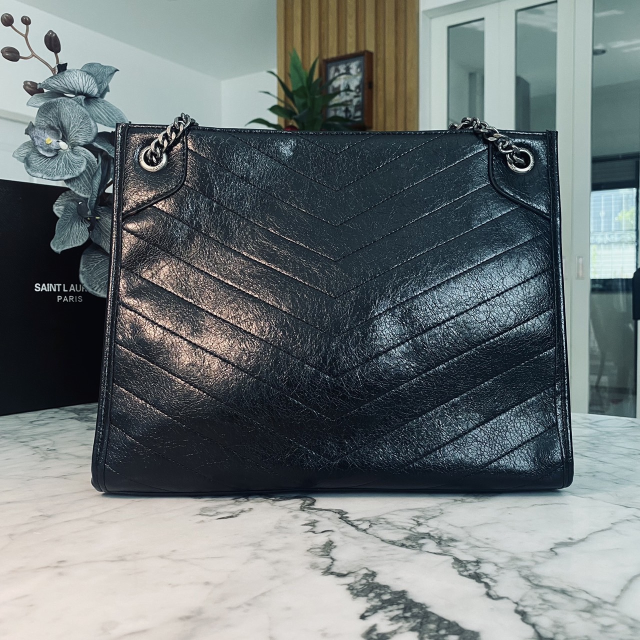 YSL Shopper Niki Tote Bag กระเป๋าสะพายทรงโท้ทใบใหญ่กำลังสวย หรูหราขั้นสุด เสิร์ฟมาให้สวยทันใช้ปีใหม่แน่นอน ใบจริงดูแพงเกินคุ้ม -- [รับตัวแทนกระเป๋า]