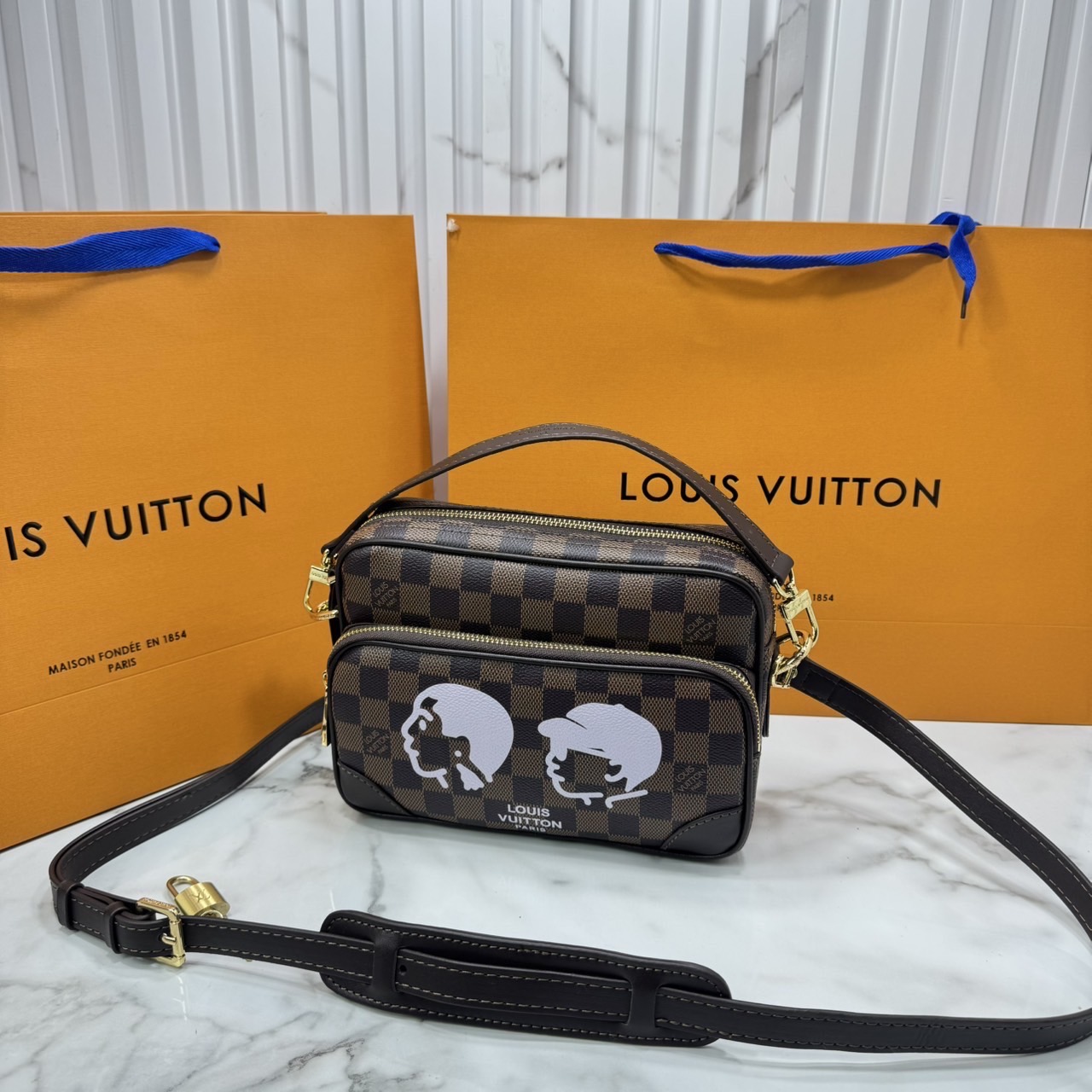 ORI หนังแท้ | LV Amazone Nil Damier Phriendship cross-body bag / LV Messenger Bag กระเป๋าสะพายทรงแมสเซ็นเจอร์ ดีไซน์ใหม่ สวยเด่นเป็นเอกลักษณ์