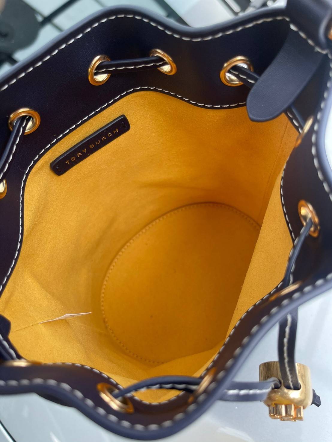 ของแท้ 💯% Mini Tory Burch T Monogram jacquard mini bucket bag เปิดตัวกระเป๋า T MONOGRAM รุ่นใหม่ล่าสุดจาก TORY BURCH ครั้งแรกกับโมโนแกรม ขนาดมินิ ที่ได้รับแรงบันดาลใจมาจากโลโก้สุดคลาสสิก