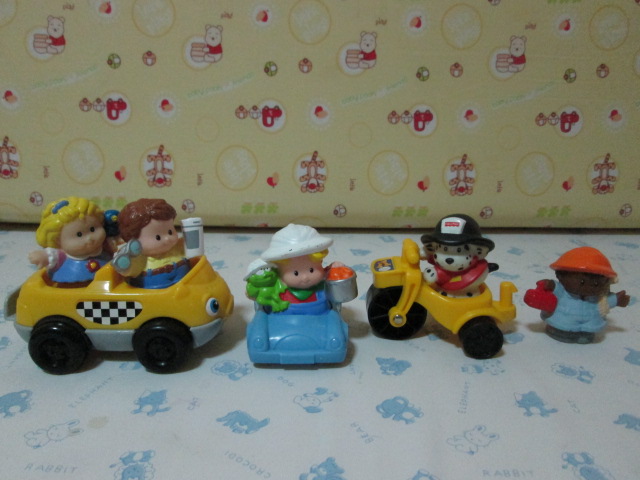 Fisher-Price Little People Mini Garage and Neighborhood Friends set ของเล่นมือสอง