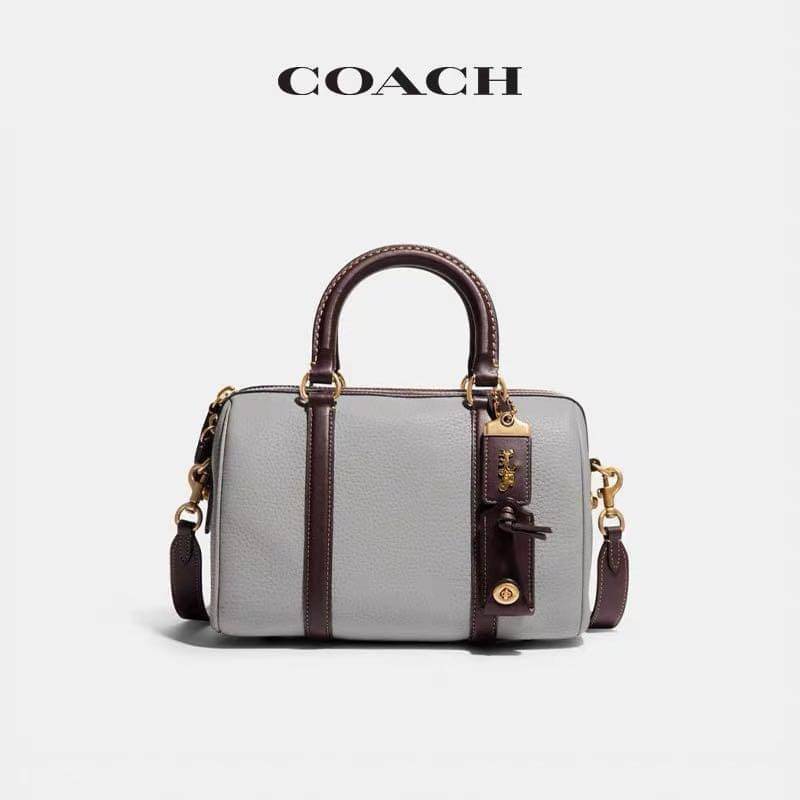 Coach ruby satchel 25 in colorblock C8530 / Coach Boston pillow bag ใหม่ก่อนใคร ไม่ต้องรอพรี! กับกระเป๋าทรงหมอนดีไซน์ใหม่ เพิ่มดีเทลความหรู มาพร้อมหูจับในตัว และสายสะพายครอสสีเข้ากับตัวกระเป๋า ภายในโล่งกว้าง ใส่ของได้สบายๆ จุได้แบบเน้นๆ ใบจริงมีเสน่ห์ดึงด