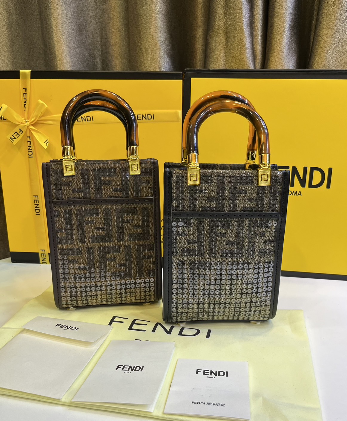 FENDI Mini Sunshine Shopper jacquard FF motif with shiny transparent sequins / Fendi Tote bag พร้อมส่ง กระเป๋าสะพายทรงมินิโท้ท ปักเลื่อมแวววาว รุ่นใหม่ สวยหรู **สินค้าเกรดออริจินอล 1:1 สลับแท้