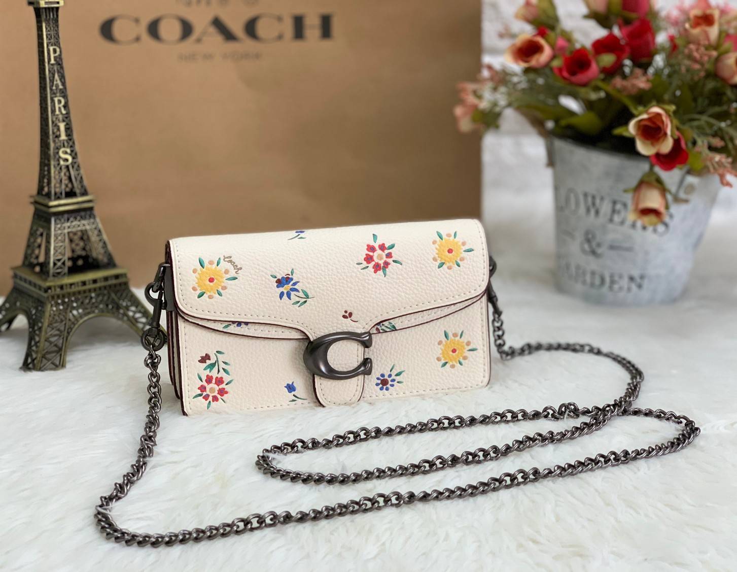 COACH TABBY CROSSBODY WITH WILDFLOWER PRINT ((810)) พร้อมส่งที่ไทยค่ะ! กระเป๋าสะพายครอสบอดี้ร์หรือสามารถถือแบบคลัทออกงานสวยๆได้เลยนะคะ วัสดุหนังแท้ หนังนิ่มค่ะ