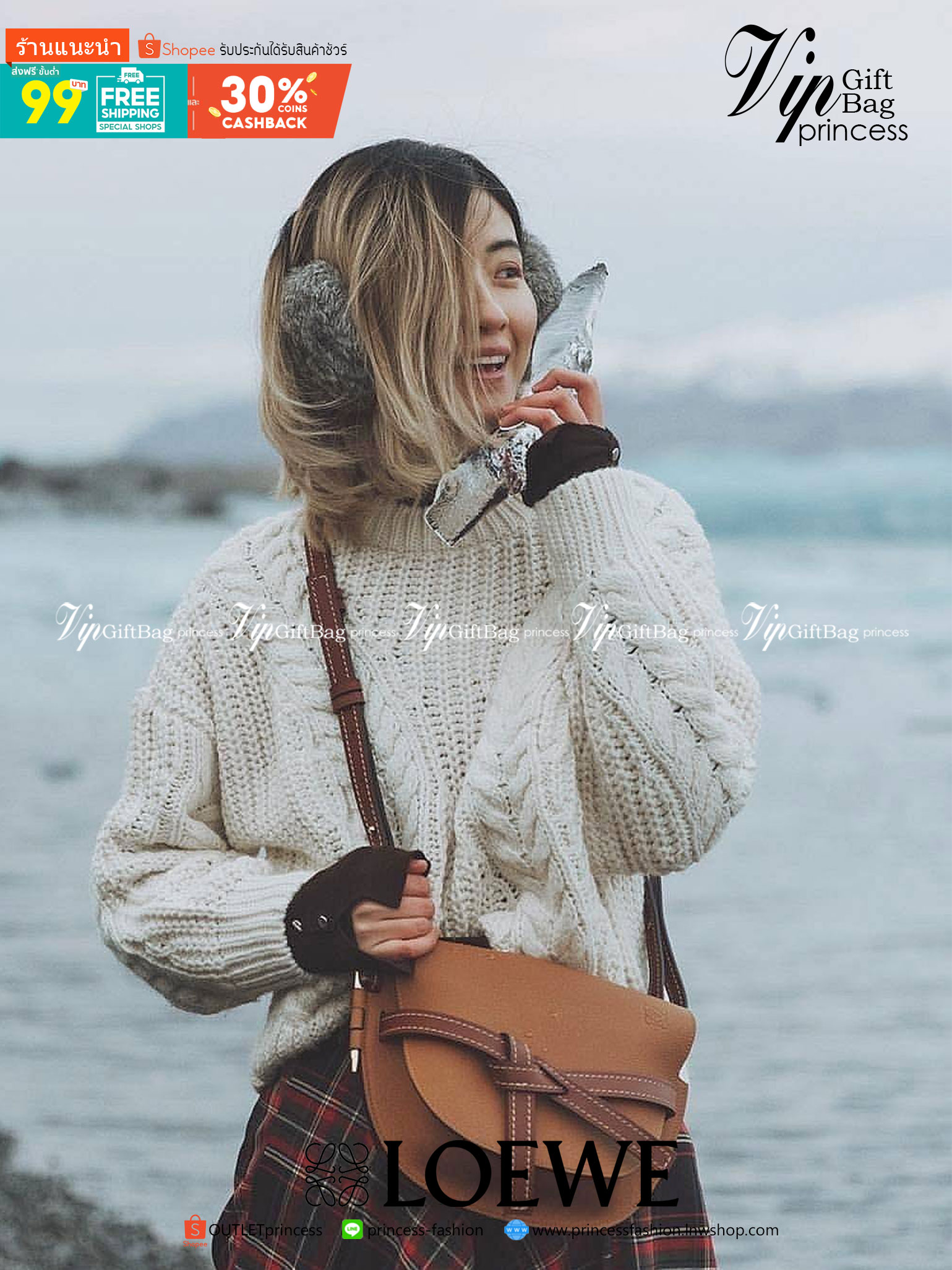 LOEWE Small Leather Gate Crossbody Bag VIP GIFT WITH PURCHASE (GWP) กระเป๋าถือหรือสะพาย Limited จาก LOEWE DUTYFREE COUNTER วัสดุ Canvas & Leather Calfskin หนังแท้ รูปทรงทันสมัย น้ำหนักเบามากค่ะ มาพร้อมสายสะพายยาวสามารถปรับระดับได้ เป็นอีกหนึ่งรุ่นฮิตกันมา