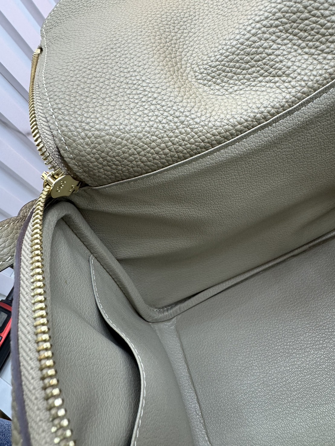 พร้อมส่ง 15 สี HERMES Lindy 26 bag กระเป๋าทรงโท้ทหนังสวยอย่างดี เอกลักษณ์ของความเรียบหรูไฮคลาสอย่างสมบูรณ์แบบ เกรดออริ สลับแท้ งานสวยตามรูป ใช้งานต่างประเทศได้