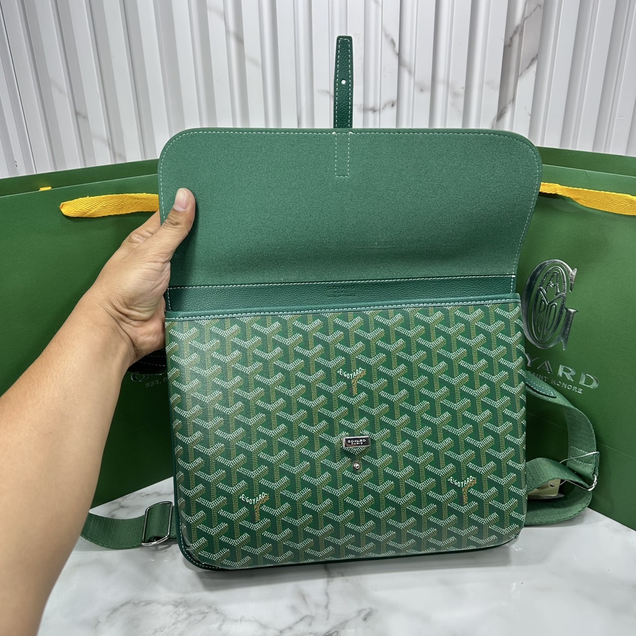 ORI หนังแท้ | Goyard Coursier Messenger bag กระเป๋าแมสเซ็นเจอร์ดีไซน์ใหม่ กะทัดรัดใช้งานได้อย่างคล่องตัว เหมาะมากสำหรับสายสปอร์ต ที่สุดของความหรูตอบโจทย์การใช้งาน ใบจริงสวยงามตามรูปค่ะ