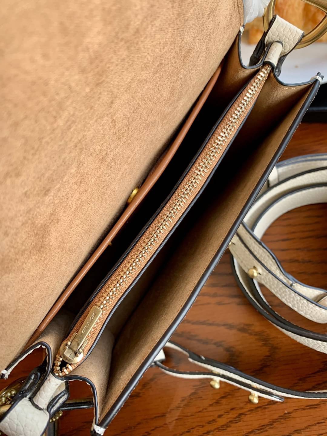 LIMITED EDITION COACH X JEAN-MICHEL BASQUIAT BEAT พร้อมส่งที่ไทย! ผลงานจากศิลปินระดับโลก