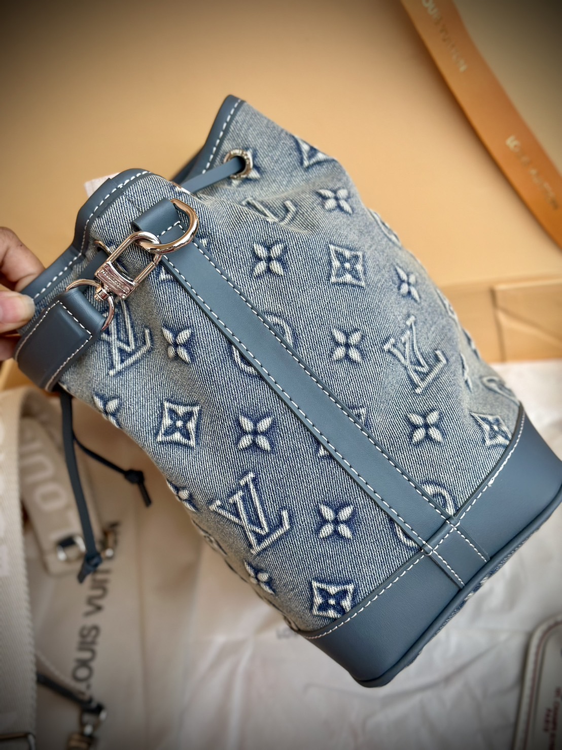 LV Nano Noé Denim Vintage Bag / LV Bucket Bag กระเป๋าทรงบัคเก็ตเดนิมสไตล์วินเทจ รุ่นใหม่ปั้มลายโมโนแกรมบนเดนิมสุดไอคอนิก ที่ใครเห็นต้องเป็นคลั่งรัก ผู้ดี หรูหราได้ทุกลุค ทุกสไตล์