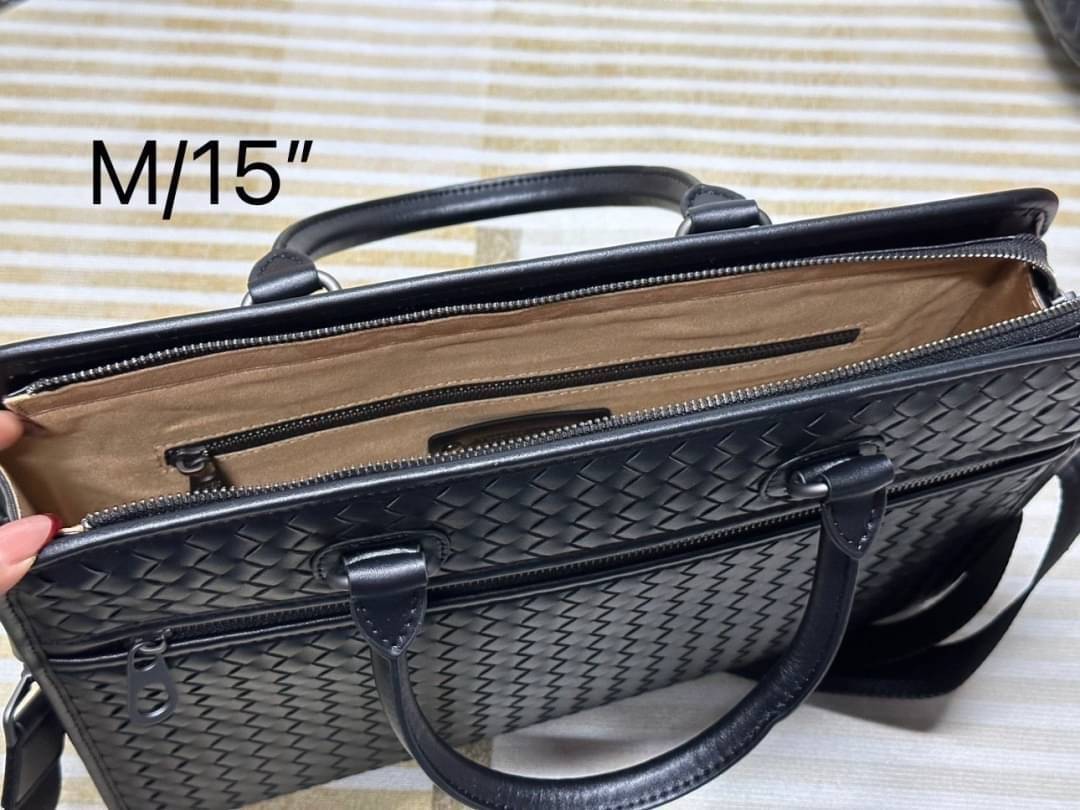 Bottega Veneta Getaway Briefcase กระเป๋าใส่เอกสาร สวยเรียบหรูคลาสสิกเป็นเอกลักษณ์ โดดเด่นด้วยงานสานตาราง ดีไซน์เรียบง่าย แต่ดูแพง ไอเท็มสุดปัง!!