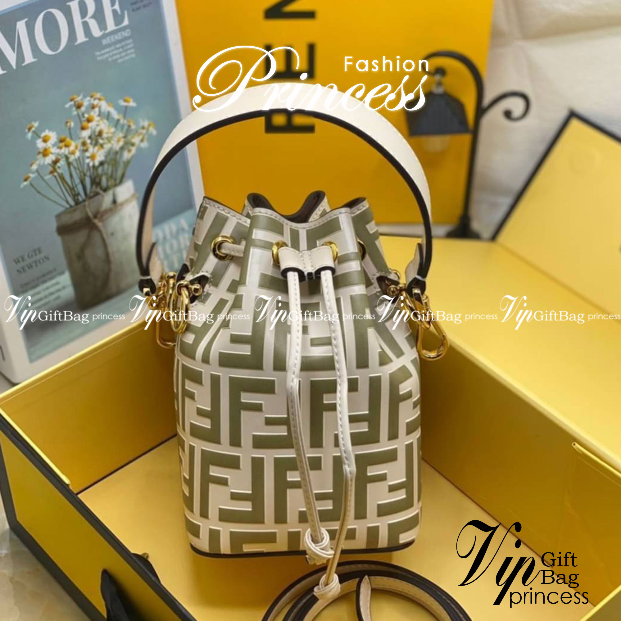 Ori Fendi MonTresor mini Bucket Bag 12cm กระเป๋าถือหรือสะพายข้าง วัสดุหนังแท้ทรงขนมจีบ ลายแบรนด์ อะไหล่ทองหรูหรา จุของได้เยอะ ตั้งอยู่ทรง ด้านในโล่ง มี2สาย สายสั้น+ยาว ถอดสายได้ Crossbody ได้ สายยาวปรับระดับได้ คุ้มสุดๆ ใบนี้ไม่ควรพลาดค่ะ ดาราเซเลปใช้กันเ