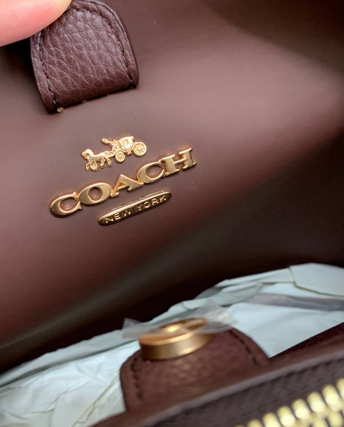 ถังใหญ่พร้อมส่งแล้วค่าา ห้ามพลาด❗️ COACH TOWN BUCKET BAG((91122)) 📣พร้อมส่ง ไซด์ที่สาวๆรอคอยค่ะ! ✔️กระเป๋าทรงถังใบใหญ่ สุดฮิตอีกรุ่นที่สาวๆต้องมีติดตัว ✔️หนังแท้ หนังจริงสวยมาก นิ่มมือดีด้วยนะคะ