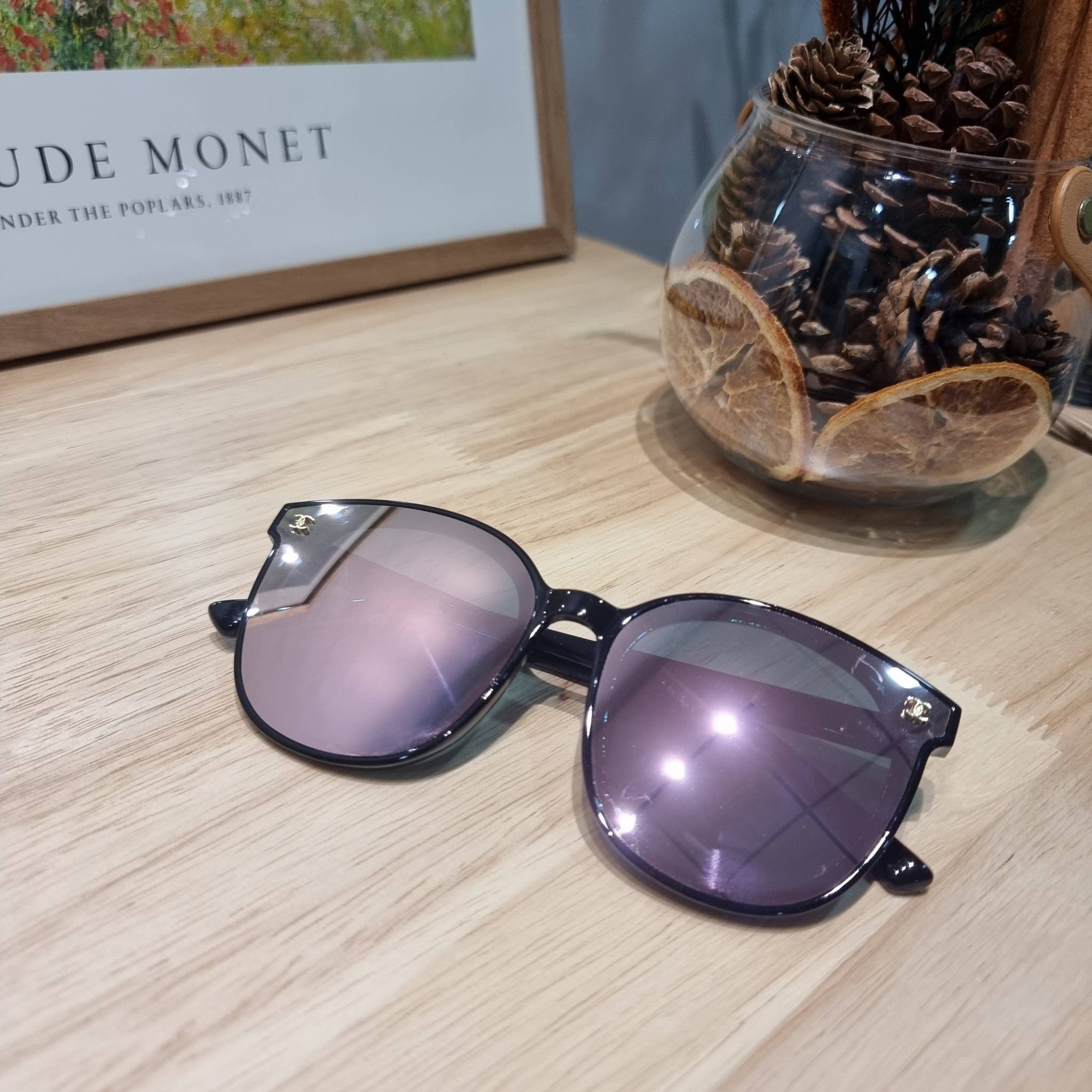 Chanel eye-glasses UV protection gift Box set สุดคุ้ม มาพร้อมอุปกรณ์ครบเซ็ท ดีไซน์ชิคมากแม่!! รับรองไม่ซ้ำใคร ใส่เสริมโหงวเฮ้ง ดูผู้ดี มีพกติดตัวไว้ไม่ตกเทรนด์ ใช้ได้ทุกโอกาส ทุกสถานการณ์ ใส่ที่บ้านถนอมสายตา