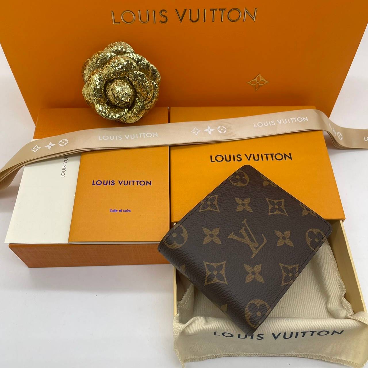 VIP GIFT 】หนังแท้ LOUIS VUITTON MEN WALLET MONOGRAM ฿ DAMIER CANVAS กระเป๋าสตางค์ผู้ชาย รุ่นยอดขายไม่เคยตก ใบจริงดูผู้ดี ดูแพง!! ภายในมีช่องใส่บัตรได้เยอะ ใส่ธนบัตรได้ พร้อมเสิร์ฟถึงบ้าน ซื้อให้คุณหนุ่มๆ รับรองประทับใจไม่ลืมจ้า