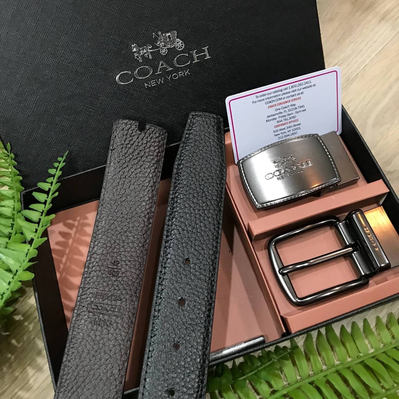 NEW ARRIVAL! ห้ามพลาดเซทสุดคุ้ม ซื้อ1ได้ถึง2! COACH BELT VALUE PACK BOX SET เซทเข็มขัด 2in1 Limited Edition จาก Coach Factory ในเซทมีหัวเข็มขัด2แบบ2สไตล์สวยน่าใช้พร้อมสายเข็มขัดสามารถใช้ได้ทั้ง2ด้าน2สีดำน้ำตาลให้หนุ่มๆสลับใช้ได้ถึง 4 รูปแบบในเซทเดียวไม่จำ