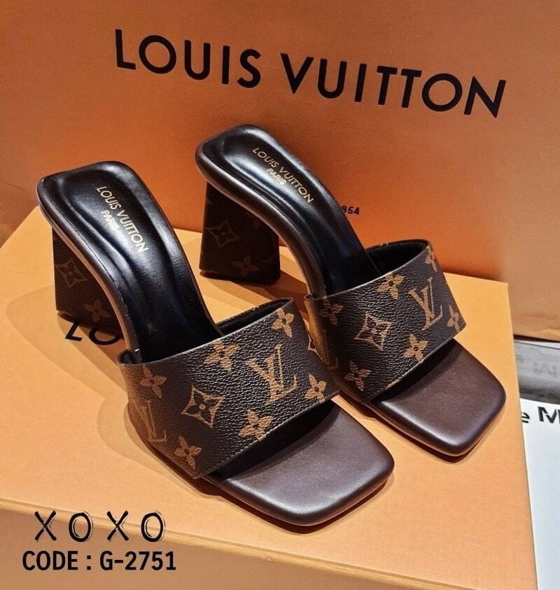 Louis Vuitton Thick Low Heel Shoes งานสวม LV สวย หรู ส้นสามเหลี่ยม เก๋ๆ สวมใส่ง่ายใช้งานไม่เมื่อย แมทส์ชุเง่าย น้ำหนักเบา