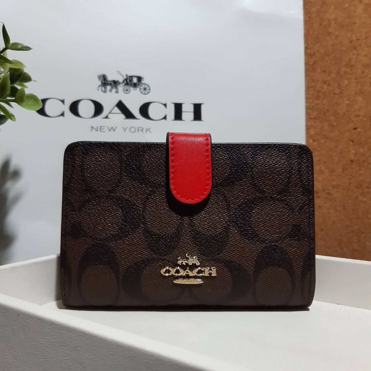 ของแท้ COACH F23553 MEDIUM CORNER ZIP WALLET IN SIGNATURE CANVAS กระเป๋าสตางค์ใบกลาง ขนาดกำลังเหมาะมือ