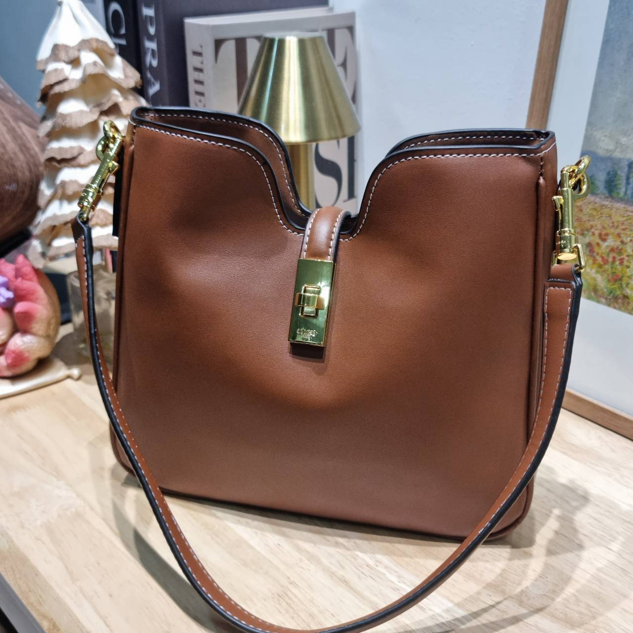 CELINE small camille soft bag มาแรงมาก! กับกระเป๋าที่ตัวแม่ใช้กันเยอะสุดๆ แม่ชมเอย อินฟลูดังๆมีใช้กันครบ ด้วยรูปทรงยอดนิยม