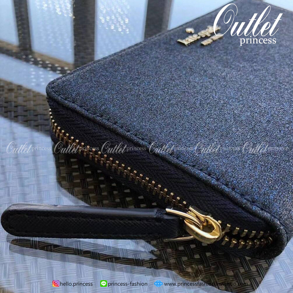 KATE SPADE JOELEY LONG WALLET กระเป๋าสตางค์ใบยาวรุ่นใหม่ล่าสุดหนัง Saffiano สไตล์ PRADA สวยน่าใช้ตัวเนื้อกระเป๋าตกแต่งด้วยกลิทเตอร์ทั้งใบ สวยหรู ภายในมีช่องซิป1ช่อง และช่องใส่บัตรหลายช่อง ใส่เหรียญ บัตรได้เยอะ ตัวจริงสวยน่าใช้มากค่ะ