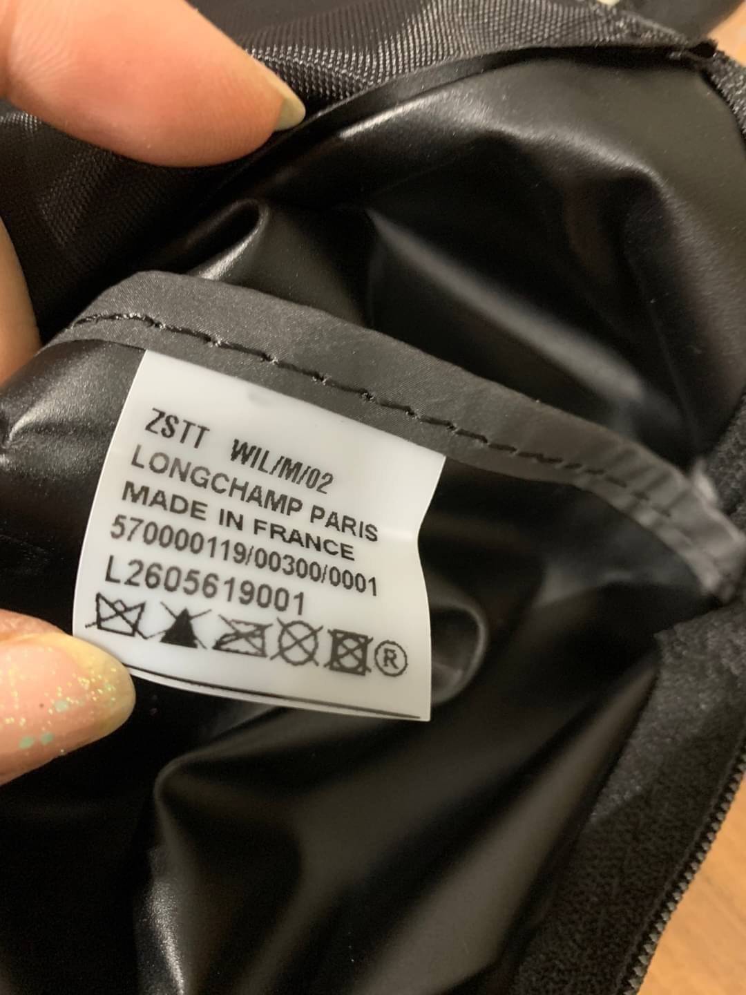 Longchamp LE PLIAGE Club (พร้อมส่ง 8 สี) TOTE BAG S กระเป๋ารุ่นยอดนิยม ที่สาวๆ ต้องมีไว้เก็บไว้สักใบ ด้วยตัวน้ำหนักกระเป๋า Longchamp เบาแสนเบา แต่จุของได้เยอะมาก สำหรับลุคทางการกึ่งลำลอง แฝงความสบาย ยามเดินทาง จุดเด่นอย่างหนึ่งของ กระเป๋าก็คือ สามาถพับเก็