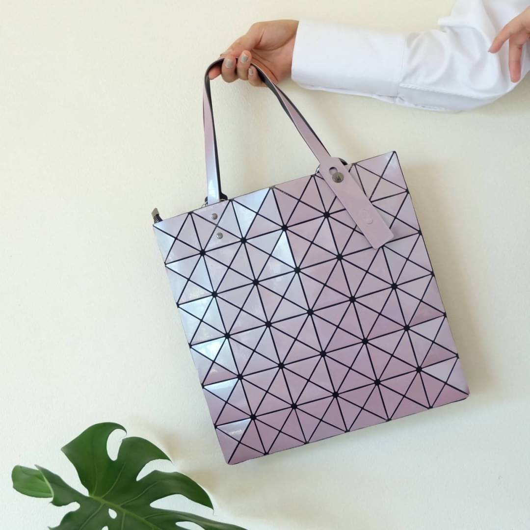 David Jones รุ่น Candy color ใบนี้ มาพร้อมกับน้องกระต่าย DV ขนฟู นิ่มๆ สีเข้า set กับกระเป๋าคะ