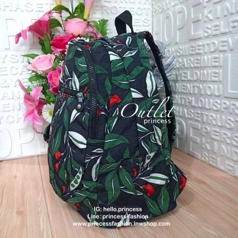 Kipling backpack size M 👍กระเป๋าคอลเลคชั่น Kipling 👍กระเป๋าเป้ ผ้าโพลีเอสเตอร์+ไนล่อน 👍มีหูหิ้วด้านบน 👍สายสะพายหลังปรับระดับได้ 👍มี3ซิปใส่ของ ช่องใหญ่ใส่โนตบุ๊คได้ 👍ด้านข้างมีกระเป๋าเล็กอีก2ข้าง ลายใหม่จาก K