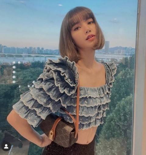 VIP 】CELINE TABOU CLUTCH BAG CELINE MINI CROSSBODY BAG (GWP) วัสดุ Triomphe Canvas หนังสวยอยู่ทรงกันน้ำได้ ขนาดกำลังน่ารัก การออกแบบที่เน้นความเรียบแต่หรู มาพร้อมสายสะพายสั้นและสายสะพายยาว สำหรับสะพายไหล่ สายปรับระดับสั้น-ยาวได้ (ถอดไม่ได้) โดดเด่นที่ด้าน