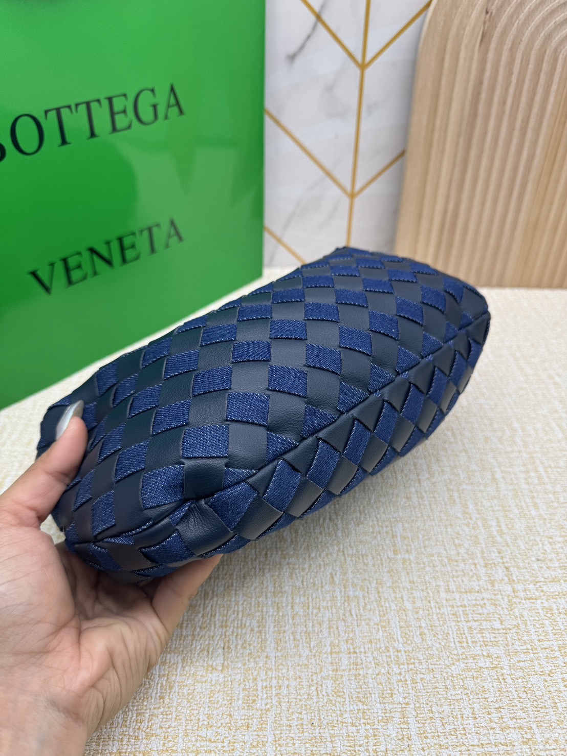 BOTTEGA Denim Mini Jodie Top handle bag 24cm / BOTTEGA Clutch Bag กระเป๋าถือ วัสดุเดินิมคอตตอน ดีไซส์สานมัดปมเป็นเอกลักษณ์ เกรดออริ 1:1 ใช้งานต่างประเทศได้