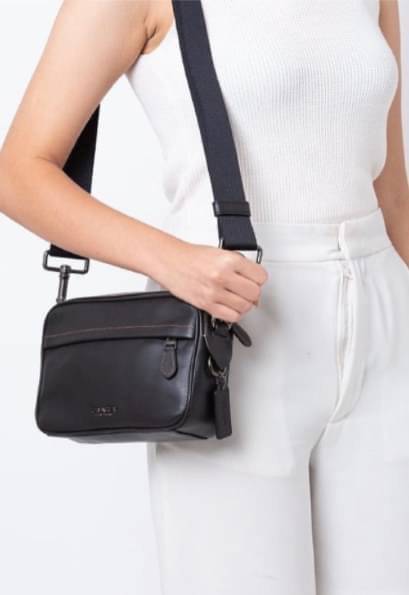 3สีเข้าใหม่งานคุณภาพอีกแล้วคับท่านน ทั้งสี ทั้งหนังสวยมากๆค่าา!! COACH GRAHAM CROSSBODY BAG ((39946)) พร้อมส่ง! กระเป๋าสะพายแบบครอสบอดี้ร์ ใช้ได้ทั้งชาย//หญิง หนังแท้อย่างดี เรียบหรูค่ะ ด้านหน้ามีช่องซิปซ่อนให้หนึ่งช่อง ช่องซิปหลักกว้าง ใส่ของจำเป็นได้ครบ