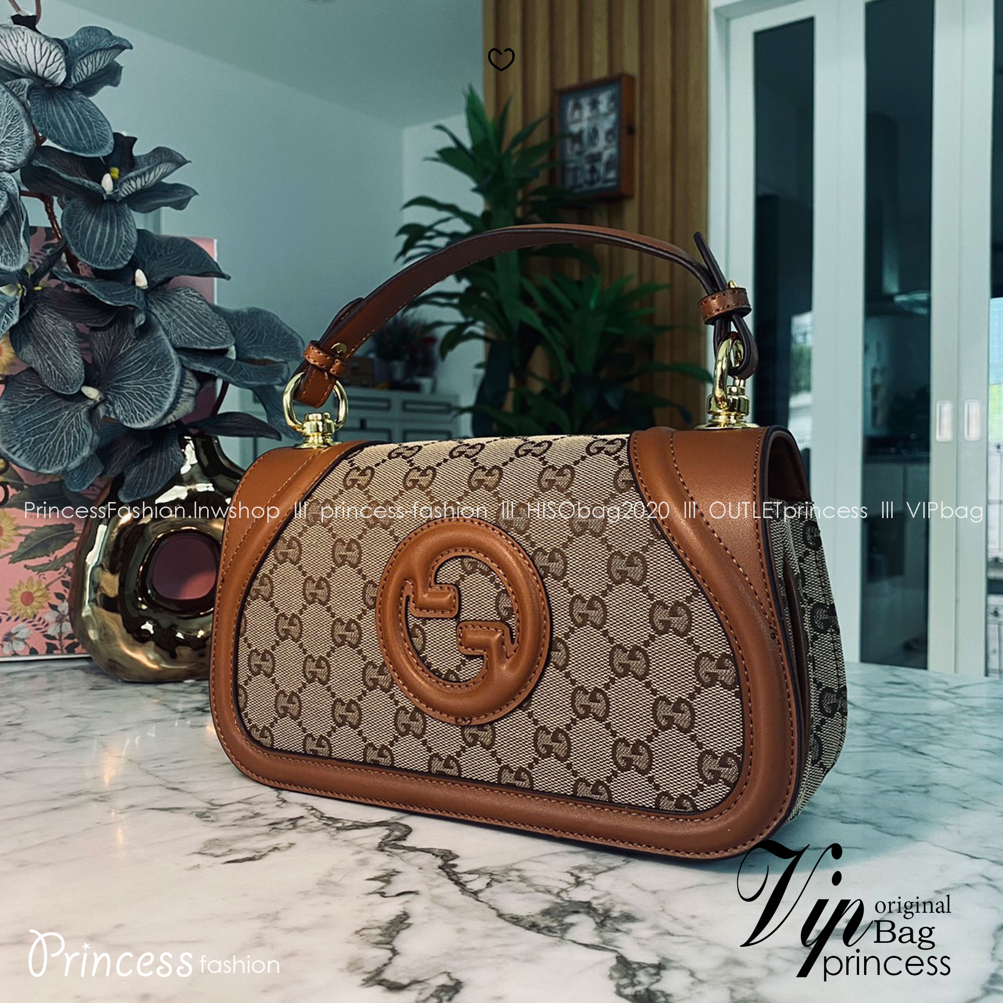 Gucci Blondie small top handle bag กระเป๋าสะพายรุ่นใหม่สุดไอคอนนิก งานหนังสวยมาก มีกลิ่นหอมอ่อนๆ เหมาะมากสำหรับของขวัญปีใหม่นี้ จะให้ตัวเองหรือให้เป็นของขวัญก็ดีงามมากๆ