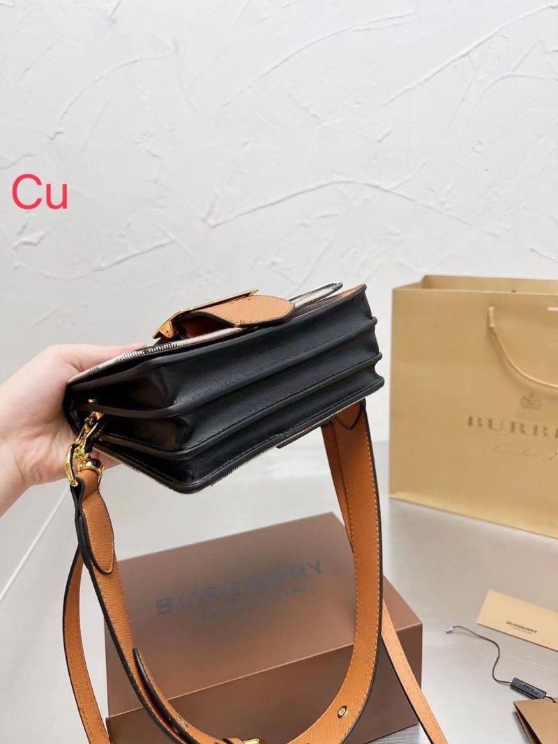 Burberry House Check Buckle Bag / The Small BB Buckle bag in House Check and Leather ปังไม่ไหววว ใครจะกล้าต้าน! มาใหม่ งานเรียบหรูลงตัวสุด ให้ความวินเทจนิดๆ ติดโมเดิร์นหน่อยๆ ได้ทุกลุค เกรดงานสวย.น่ารักมากๆ ใช้ได้ Everyday Look เลยค่า