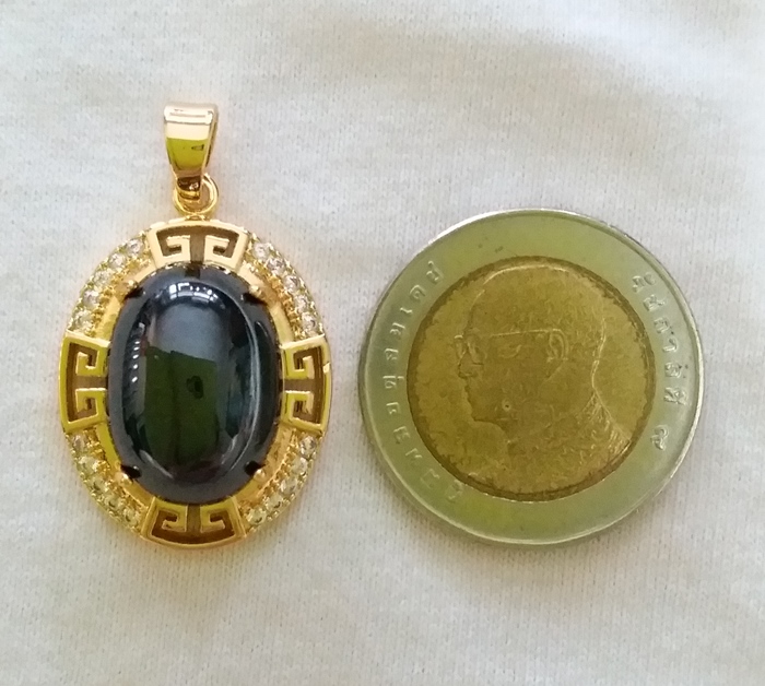 จี้พลอยมณีใต้น้ำ(เพชรพญานาค)สีดำแบบใหญ่เลี่ยมกรอบประดับเพชร(ทุกราศี)เสริมโชคเสริมดวงค่ะ