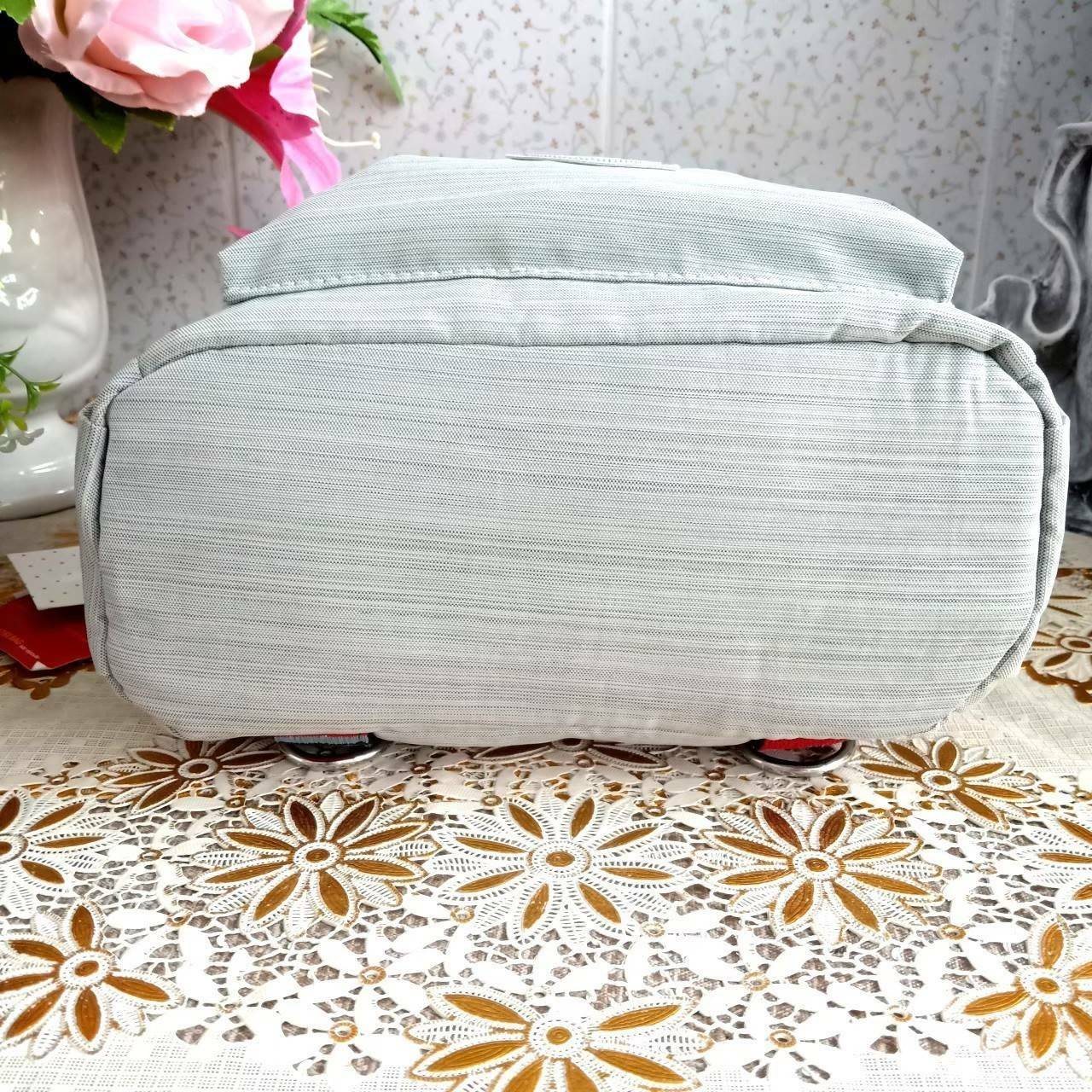 KIPLING 3 WAYS MINI BACKPACK ซับในตาราง 👍กระเป๋าสะพายรุ่นใหม่วัสดุ Nylon & Polyester 100% 👍หูหิ้วมีลายปั้มแบรนด์ 👍สายสะพายยาวเลื่อนปรับได้ถอดได้ 👍สามารถถือหรือสะพายได้ จะสะพายไหล่ สะพายเฉียง Crossbody หรือจะคล้องสายเป็นเป้ส