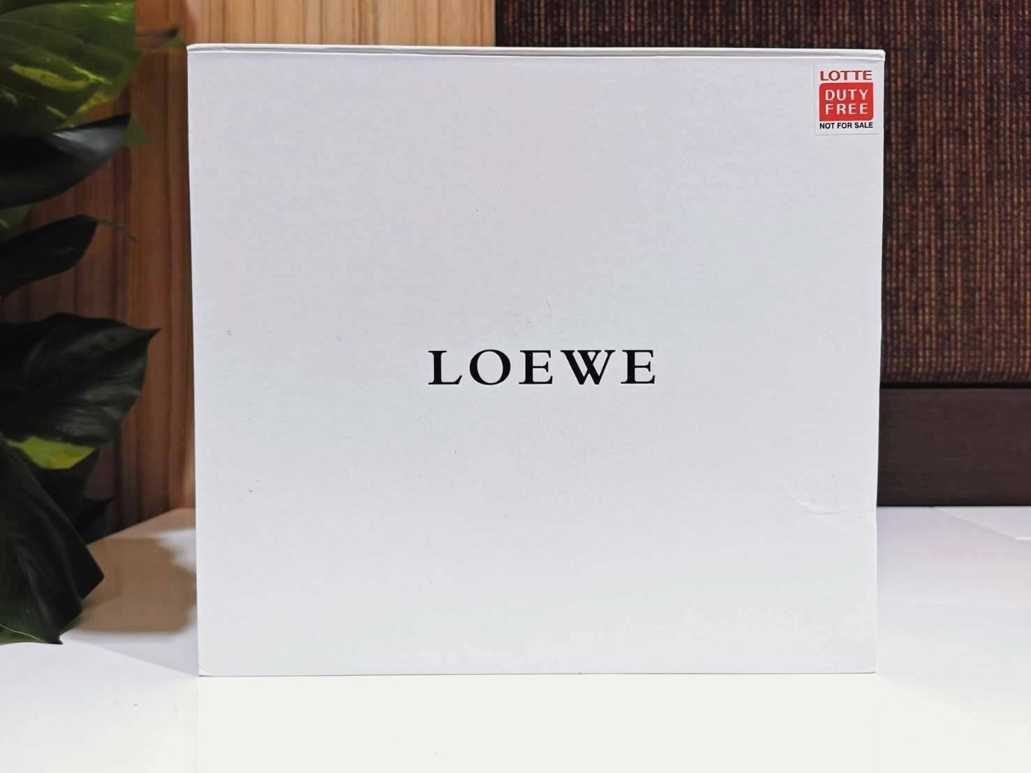 LOEWE HANDLE & SHOULDER BAG VIP GIFT WITH PURCHASE (GWP) กระเป๋าหนังแท้พรีเมี่ยมกิ๊ฟ Limited จาก LOEWE PERFUME DUTYFREE รุ่น Rare items สุดๆวัสดุหนังแท้ Lambskin แบบนิ่มเทคเจอร์สวยดีไซน์สุดหรูคงเอกลักษณ์แบรนด์ ภายในโล่งกว้าง ซับในหนังกลับ ใบใหญ่กำลังดีจุส