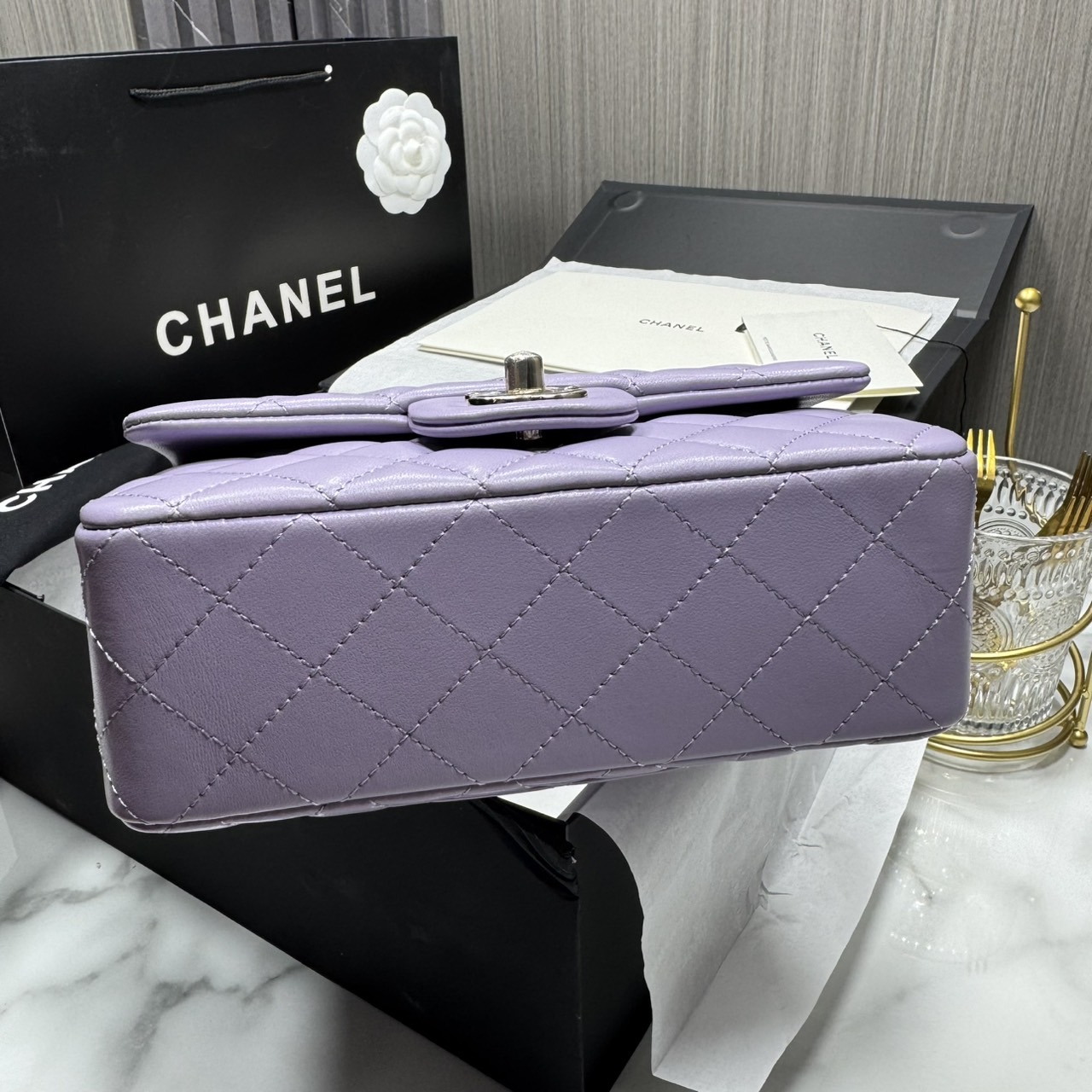 ORI | หนังแท้ Chanel Mini Classic Handbag With Top Handle กระเป๋าสะพายรุ่นคลาสสิกพร้อมหูจับถนัดมือ สวยเรียบหรู 🤍 สินค้าเกรดออริจินอล เทียบแท้